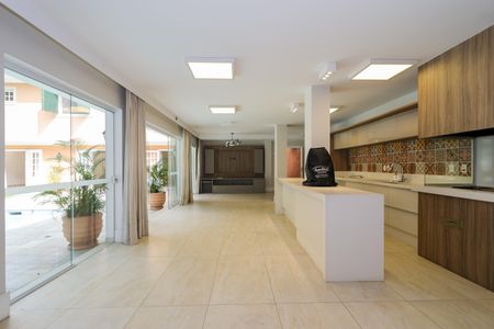 Casa à venda com 670m², 4 quartos e 5 vagas Casa à venda com 670m², 4 quartos e 5 vagasÁrea externa