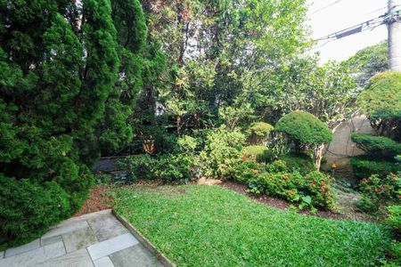 Casa à venda com 670m², 4 quartos e 5 vagas Casa à venda com 670m², 4 quartos e 5 vagasÁrea externa