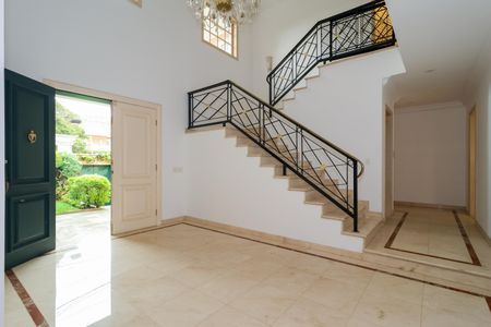 Casa à venda com 670m², 4 quartos e 5 vagas Casa à venda com 670m², 4 quartos e 5 vagasHall de entrada