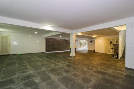 Casa à venda com 670m², 4 quartos e 5 vagas Casa à venda com 670m², 4 quartos e 5 vagasGaragem