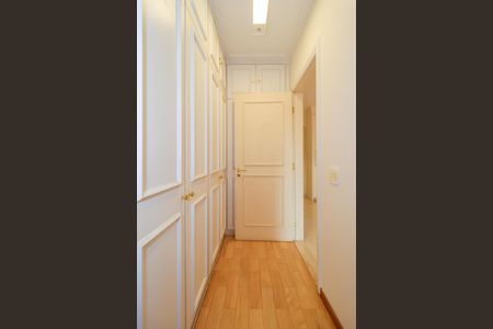 Casa à venda com 670m², 4 quartos e 5 vagas Casa à venda com 670m², 4 quartos e 5 vagasSuíte 1