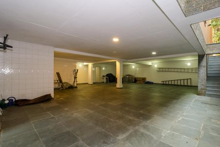 Casa à venda com 670m², 4 quartos e 5 vagas Casa à venda com 670m², 4 quartos e 5 vagasGaragem