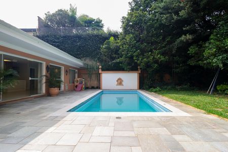 Casa à venda com 670m², 4 quartos e 5 vagas Casa à venda com 670m², 4 quartos e 5 vagasÁrea externa