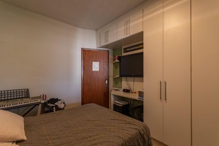 Casa à venda com 500m², 3 quartos e 6 vagas Casa à venda com 500m², 3 quartos e 6 vagasQuarto 1