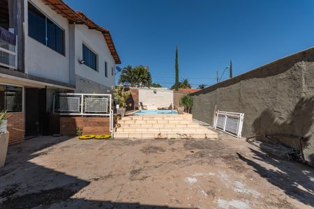 Casa à venda com 500m², 3 quartos e 6 vagas Casa à venda com 500m², 3 quartos e 6 vagasQuintal