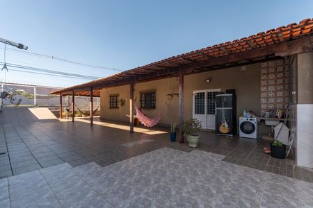 Casa à venda com 500m², 3 quartos e 6 vagas Casa à venda com 500m², 3 quartos e 6 vagasEntrada - Garagem