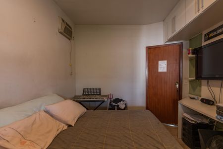 Casa à venda com 500m², 3 quartos e 6 vagas Casa à venda com 500m², 3 quartos e 6 vagasQuarto 1