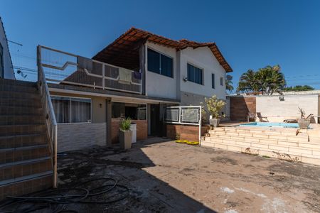 Casa à venda com 500m², 3 quartos e 6 vagas Casa à venda com 500m², 3 quartos e 6 vagasQuintal