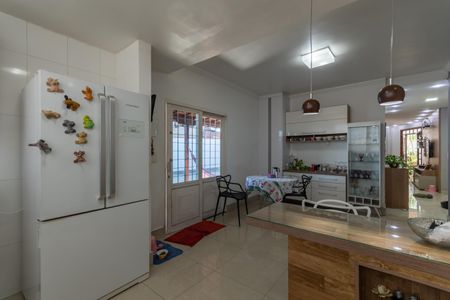 Casa à venda com 500m², 3 quartos e 6 vagas Casa à venda com 500m², 3 quartos e 6 vagasCozinha