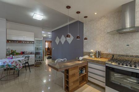 Casa à venda com 500m², 3 quartos e 6 vagas Casa à venda com 500m², 3 quartos e 6 vagasCozinha