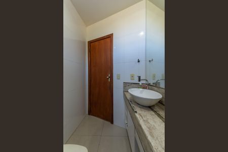 Casa à venda com 500m², 3 quartos e 6 vagas Casa à venda com 500m², 3 quartos e 6 vagasBanheiro Social