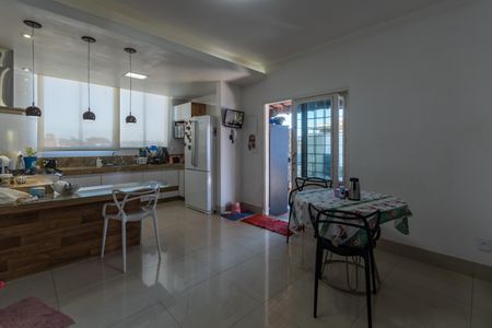 Casa à venda com 500m², 3 quartos e 6 vagas Casa à venda com 500m², 3 quartos e 6 vagasCopa