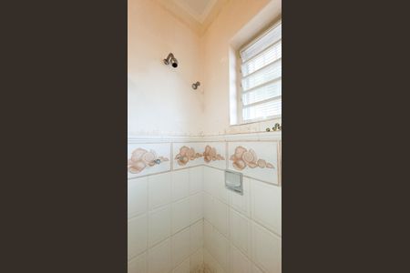 Casa à venda com 439m², 4 quartos e 2 vagas Casa à venda com 439m², 4 quartos e 2 vagasBanheiro da Suíte 1