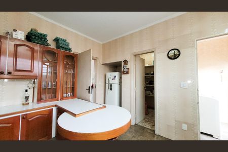 Casa à venda com 439m², 4 quartos e 2 vagas Casa à venda com 439m², 4 quartos e 2 vagasCozinha