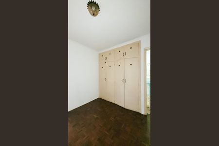 Casa à venda com 439m², 4 quartos e 2 vagas Casa à venda com 439m², 4 quartos e 2 vagasQuarto de Serviço