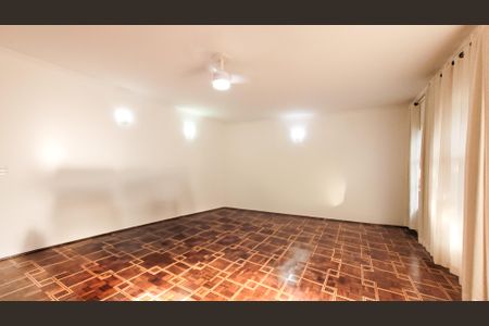 Casa à venda com 439m², 4 quartos e 2 vagas Casa à venda com 439m², 4 quartos e 2 vagasSala