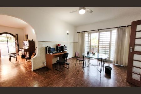 Casa à venda com 439m², 4 quartos e 2 vagas Casa à venda com 439m², 4 quartos e 2 vagasSala de Jantar