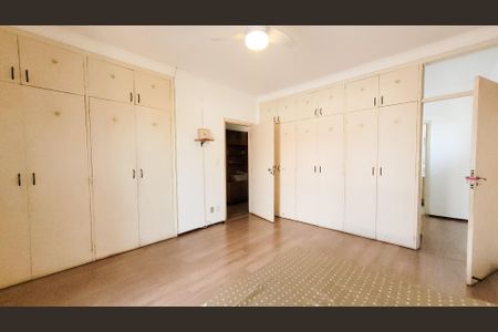 Casa à venda com 439m², 4 quartos e 2 vagas Casa à venda com 439m², 4 quartos e 2 vagasSuíte master