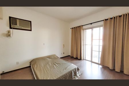 Casa à venda com 439m², 4 quartos e 2 vagas Casa à venda com 439m², 4 quartos e 2 vagasSuíte master