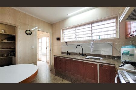 Casa à venda com 439m², 4 quartos e 2 vagas Casa à venda com 439m², 4 quartos e 2 vagasCozinha