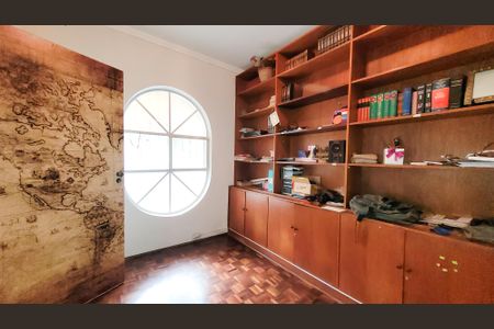 Casa à venda com 439m², 4 quartos e 2 vagas Casa à venda com 439m², 4 quartos e 2 vagasEscritório