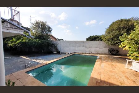 Casa à venda com 439m², 4 quartos e 2 vagas Casa à venda com 439m², 4 quartos e 2 vagasPiscina