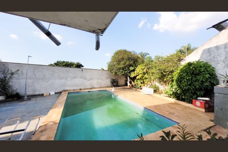 Casa à venda com 439m², 4 quartos e 2 vagas Casa à venda com 439m², 4 quartos e 2 vagasPiscina