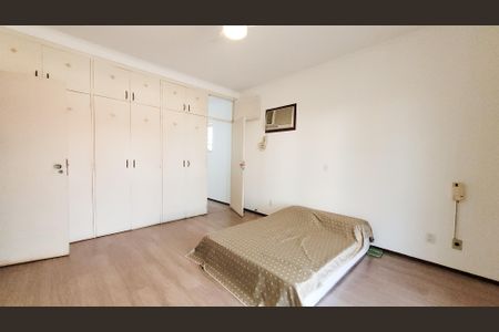 Casa à venda com 439m², 4 quartos e 2 vagas Casa à venda com 439m², 4 quartos e 2 vagasSuíte master