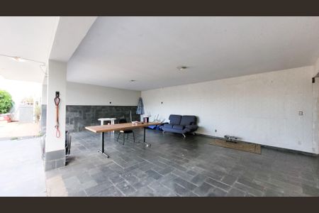 Casa à venda com 439m², 4 quartos e 2 vagas Casa à venda com 439m², 4 quartos e 2 vagasGaragem