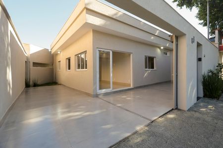 Casa para alugar com 125m², 3 quartos e 4 vagasFachada