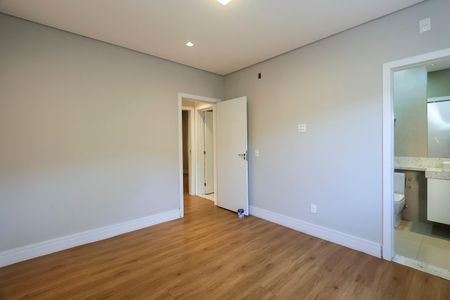Casa para alugar com 125m², 3 quartos e 4 vagasSuíte