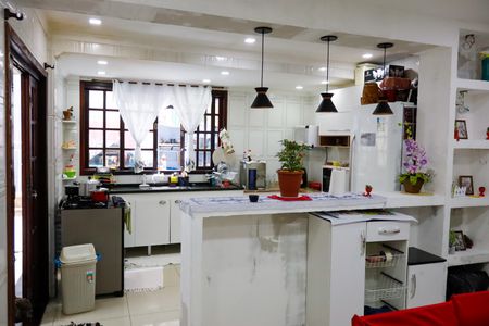 Casa à venda com 300m², 5 quartos e 2 vagas Casa à venda com 300m², 5 quartos e 2 vagasCozinha