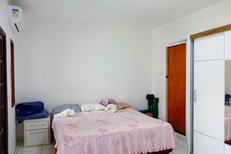 Casa à venda com 300m², 5 quartos e 2 vagas Casa à venda com 300m², 5 quartos e 2 vagasSuíte 2