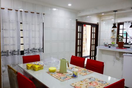 Casa à venda com 300m², 5 quartos e 2 vagas Casa à venda com 300m², 5 quartos e 2 vagasCopa