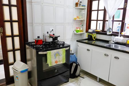 Casa à venda com 300m², 5 quartos e 2 vagas Casa à venda com 300m², 5 quartos e 2 vagasCozinha