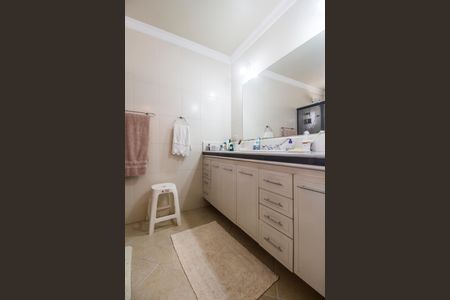 Casa à venda com 404m², 4 quartos e 6 vagasBanheiro da Suíte 3