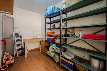 Apartamento à venda com 130m², 4 quartos e 3 vagas Apartamento à venda com 130m², 4 quartos e 3 vagasQuarto de Serviço