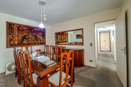 Apartamento à venda com 130m², 4 quartos e 3 vagas Apartamento à venda com 130m², 4 quartos e 3 vagasSala