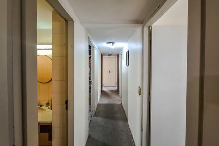 Apartamento à venda com 130m², 4 quartos e 3 vagas Apartamento à venda com 130m², 4 quartos e 3 vagasCorredor