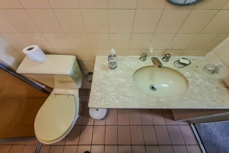 Apartamento à venda com 130m², 4 quartos e 3 vagas Apartamento à venda com 130m², 4 quartos e 3 vagasBanheiro