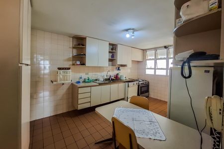 Apartamento à venda com 130m², 4 quartos e 3 vagas Apartamento à venda com 130m², 4 quartos e 3 vagasCozinha