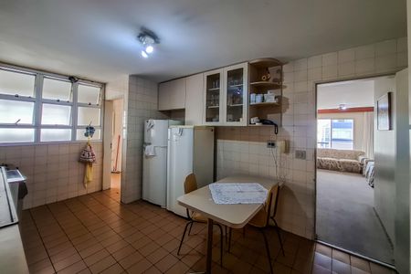 Apartamento à venda com 130m², 4 quartos e 3 vagas Apartamento à venda com 130m², 4 quartos e 3 vagasCozinha