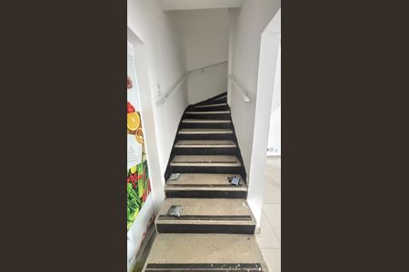 Casa à venda com 100m², 2 quartos e 1 vagaEscada