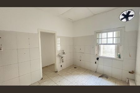 Casa à venda com 100m², 2 quartos e 1 vagaBanheiro