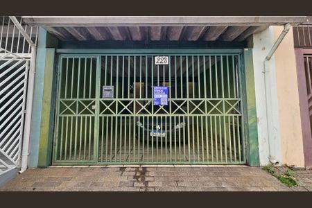 Casa à venda com 102m², 2 quartos e 2 vagasFachada