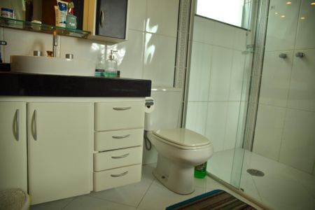 Casa à venda com 250m², 3 quartos e 2 vagasBanheiro da Suíte