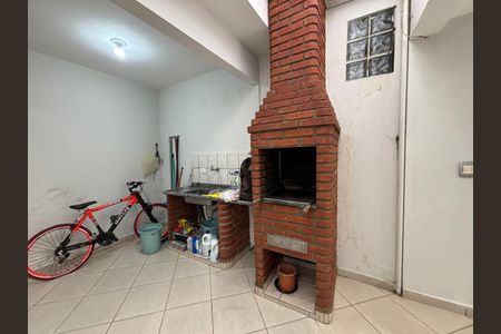 Casa à venda com 250m², 3 quartos e 2 vagas Casa à venda com 250m², 3 quartos e 2 vagasChurrasqueira