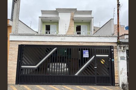 Casa à venda com 250m², 3 quartos e 2 vagas Casa à venda com 250m², 3 quartos e 2 vagasFachada