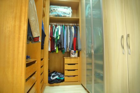 Casa à venda com 250m², 3 quartos e 2 vagasCloset da Suíte