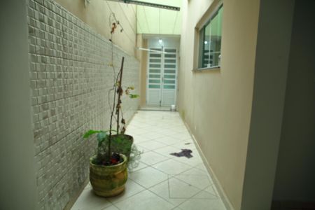 Casa à venda com 250m², 3 quartos e 2 vagasCorredor